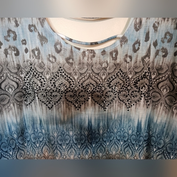 #020 Avenue- Blue/Grey Tye-dyed Rhinestone Embellished Top - Size: 18W-20W - Picture 8 of 9